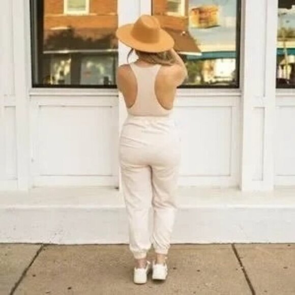 NWT Vada Winter Maverick beige jogger jumpsuit size L - Picture 9 of 10